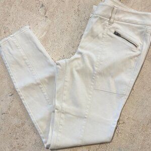 Women's off White Jeans zipper pockets/distressed bottoms